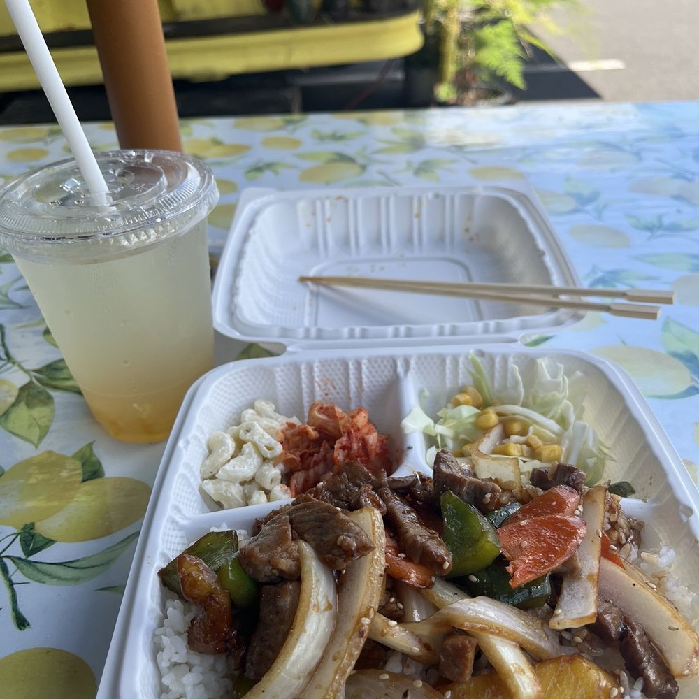 Yellow Kitchen - Stir fried chop steak and Citron iced tea - Food Trucks Near Me - Waipahu, Hawaii