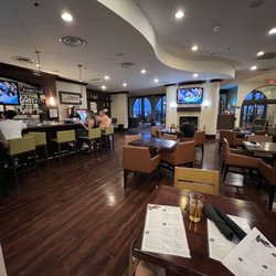 900 Bar & Grill - More bar