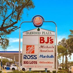 Oakwood Plaza - Signage