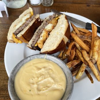 Me & Billy - Granny burger with fries and cheese sauce - American Near Me - Davenport, Iowa Me & Billy - Granny burger with fries and cheese sauce - American Near Me - Davenport, Iowa