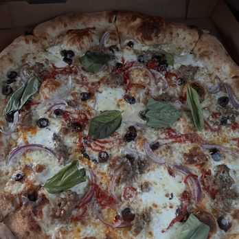 Palm Pizza - Sausage with peppers pizza - Pizza Near Me - Austin, Texas