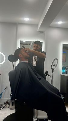 XI BARBERSHOP by null