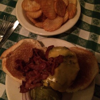 J.G. Melon - Bacon cheeseburger - American Near Me - New York, New York