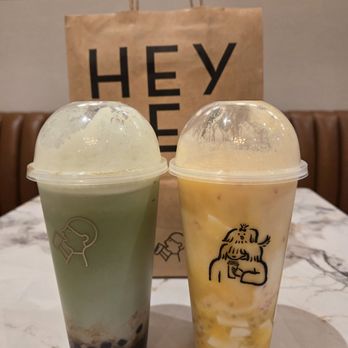 Hey Tea - Oat Matcha Bobo (left), Mango Grapefruit Boom (right) - Bubble Tea Near Me - New York, New York