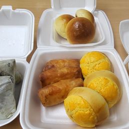 Nor mai gai, spring rolls, pineapple buns, siu mai and baked cha siu baos at the top! Yum Nor mai gai, spring rolls, pineapple buns, siu mai and baked cha siu baos at the top! Yum