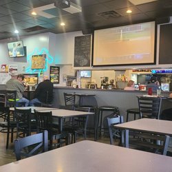 B. Barton's Pub - Bar