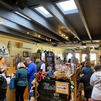 Mo's Seafood & Chowder - The line at Mo's Seafood and Clam Chowder at Tolovana Beach - Seafood Near Me - Cannon Beach, Oregon Mo's Seafood & Chowder - The line at Mo's Seafood and Clam Chowder at Tolovana Beach - Seafood Near Me - Cannon Beach, Oregon