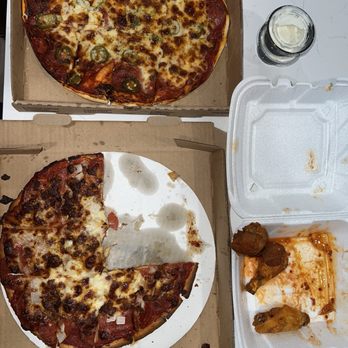 Deno's Pizza surprise AZ - Pepperoni w/ jalapeños pizza, gluten free pepperoni w/ onion and hot wings - Pizza Near Me - Surprise, Arizona Deno's Pizza surprise AZ - Pepperoni w/ jalapeños pizza, gluten free pepperoni w/ onion and hot wings - Pizza Near Me - Surprise, Arizona