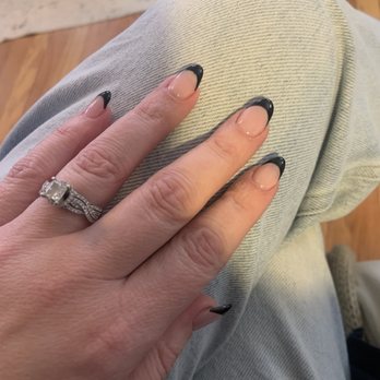 V Nail and Spa - Nail Salons Near Me - Saint Louis, Missouri