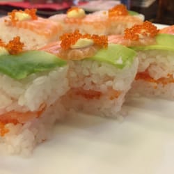 Yun Restaurant - Specialità del locale: sandwich sushi #2 riso, salmone, avocado, branzino, uova di pesce volante e maionese.