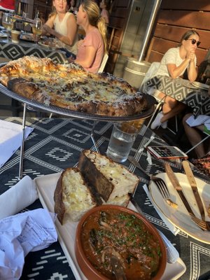 Folks Pizzeria by null