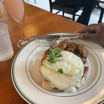 1886 Cafe & Bakery - The Traditional Eggs Benedict* - American Near Me - Austin, Texas