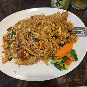 Lotus Ramen & Hibachi - The Singapore noodles with pork. Pork was fresh, tender and the chunks delicious. - Desserts Near Me - Kapaʻa, Hawaii Lotus Ramen & Hibachi - The Singapore noodles with pork. Pork was fresh, tender and the chunks delicious. - Desserts Near Me - Kapaʻa, Hawaii