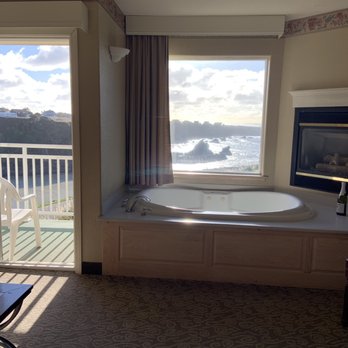 North Cliff Hotel - Tub /patio/view - Hotels Near Me - Fort Bragg, California