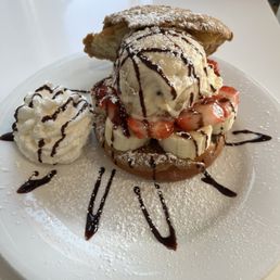 Roti bun with Oreo ice cream