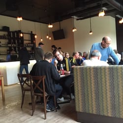 Bistro Grenoli - Before game a hopeful crowd