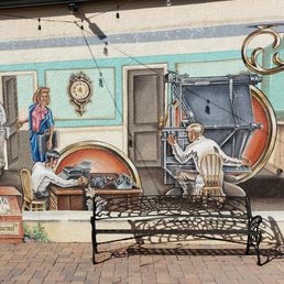 Nicely done murals to gaze at while quaffing great beers!