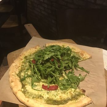 Simmzy's Restaurant Long Beach - Arugula pizza - Gastropubs Near Me - Long Beach, California