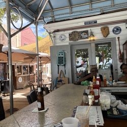 High Tide Bar & Seafood Grill - Bar area