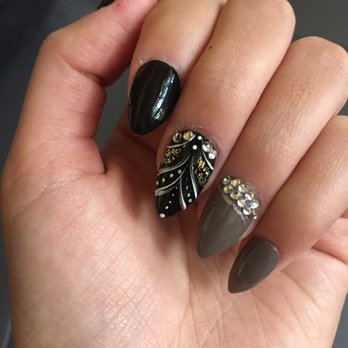Lily's Nails - Nail Salons Near Me - Mukilteo, Washington