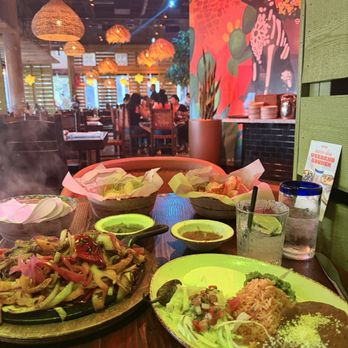 Casa Lola - Formula fajitas inside dish plus chips salsa margarita - Mexican Near Me - Sacramento, California