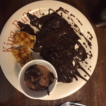 King Buffet - Chocolate cake sprinkled with chocolate sauce, peanut brittle, and chocolate ice cream. Delicious!! - Buffets Near Me - San Antonio, Texas