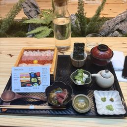Chirashi box Chirashi box