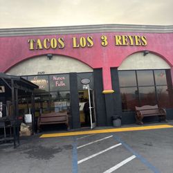 Tacos Los Tres Reyes - Agua Fresca area