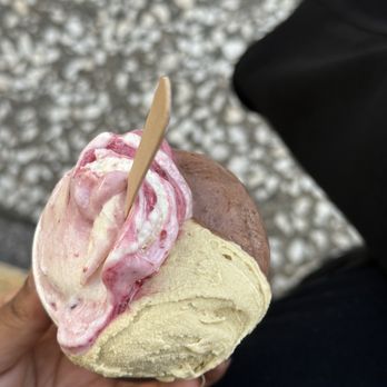 Bacio di Latte - Amarena, Pistachio, and Hazelnut & Chocolate - Ice Cream & Frozen Yogurt Near Me - Los Angeles, California Bacio di Latte - Amarena, Pistachio, and Hazelnut & Chocolate - Ice Cream & Frozen Yogurt Near Me - Los Angeles, California