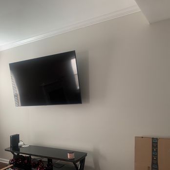 Crank IT Up Technical Services - Living Room - TV Mounting Near Me