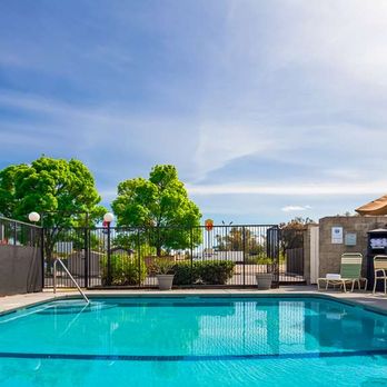 Best Western Willows Inn - Outdoor Pool - Hotels Near Me - Willows, California