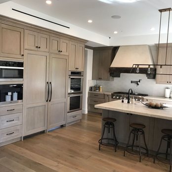 Family Builders - a large kitchen with a center island - General Contractors Near Me - Los Angeles, California Family Builders - a large kitchen with a center island - General Contractors Near Me - Los Angeles, California