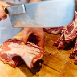 Boucherie Moderne - Viande de plaisir, l'agneau compte bon nombre de morceaux de choix.
http://www.boucherie-gillotjohn.fr/rubrique/agneau