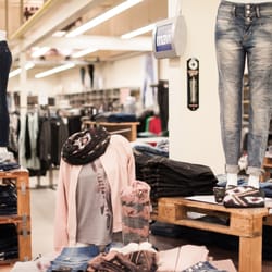 deal jeans store near me