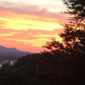 Happy Trails Cabin - Vacation Rentals Near Me - Pigeon Forge, Tennessee Happy Trails Cabin - Vacation Rentals Near Me - Pigeon Forge, Tennessee