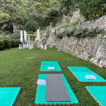 Casa Angelina - morning yoga on the lawn - Hotels Near Me - Praiano, SA Casa Angelina - morning yoga on the lawn - Hotels Near Me - Praiano, SA