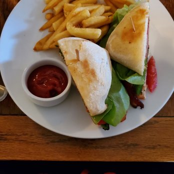 Robins Restaurant - Grilled Chicken Club - New American Near Me - Cambria, California Robins Restaurant - Grilled Chicken Club - New American Near Me - Cambria, California