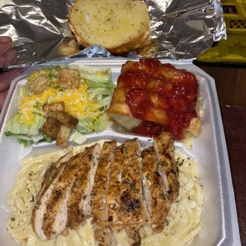 Pressuree Platezz - Chicken Alfredo Fettuccine Strawberry Bread Pudding Garlic Toast Side Salad - Pop-Up Restaurants Near Me Pressuree Platezz - Chicken Alfredo Fettuccine Strawberry Bread Pudding Garlic Toast Side Salad - Pop-Up Restaurants Near Me
