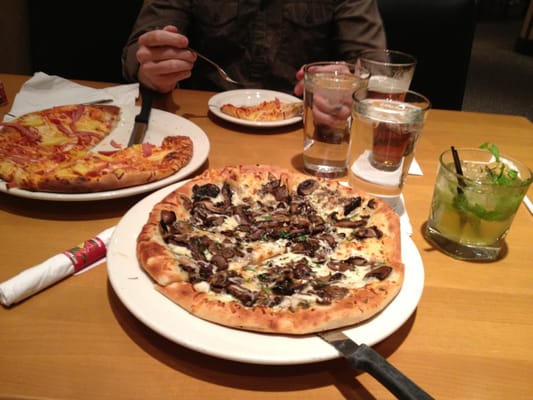 California Pizza Kitchen Closed 10 Photos 43 Reviews Pizza