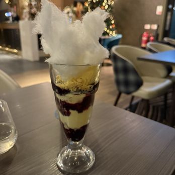 DoubleTree by Hilton Hotel Edinburgh City Centre - Delicious dessert with cotton candy on top - Hotels Near Me - Edinburgh, EDH