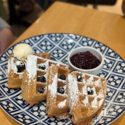 Caffé Buondí - Blueberry waffle!!