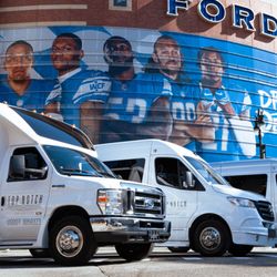 Top Notch Transportation - Unleash the Celebration in Our Limo Party Buses