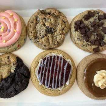 Crumbl - Ashburn - Bakeries Near Me - Ashburn, Virginia