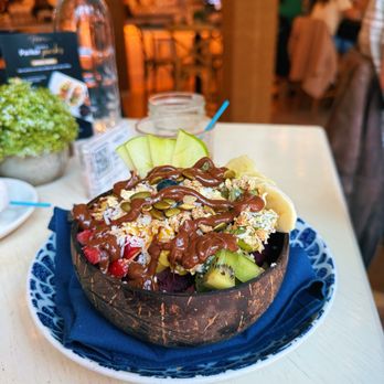 The Hampton Social - Streeterville - Açaí bowl - New American Near Me - Chicago, Illinois