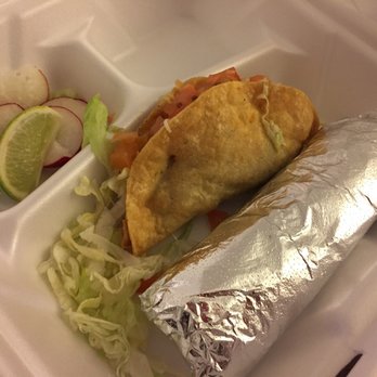 Lunas Bar and Grill - Mexican Near Me - San Gabriel, California