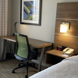 Holiday Inn Express & Suites Irving Conv Ctr - Las Colinas