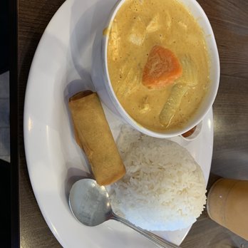 Ubon Thai Kitchen - Yellow Curry Lunch Special - Thai Near Me - Torrance, California