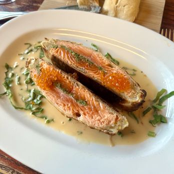 Le Bouchon - Truite Des Fjords en Croute - French Near Me - Chicago, Illinois