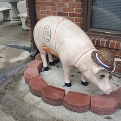 Olde World Meat Market - They still have the pig.