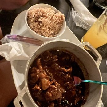Dukunoo - Lik Yuh Finga Oxtail Plate - Caribbean Near Me - Miami, Florida Dukunoo - Lik Yuh Finga Oxtail Plate - Caribbean Near Me - Miami, Florida
